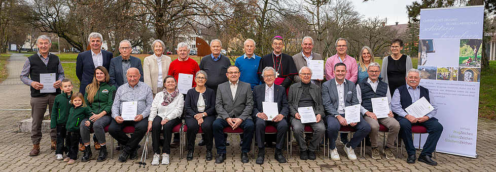 Stiftungpreisträger mit Bischof Dr. Klaus Krämer und Stiftungsvorstand J.Sauter und S. Langguth Foto Michael Mesick